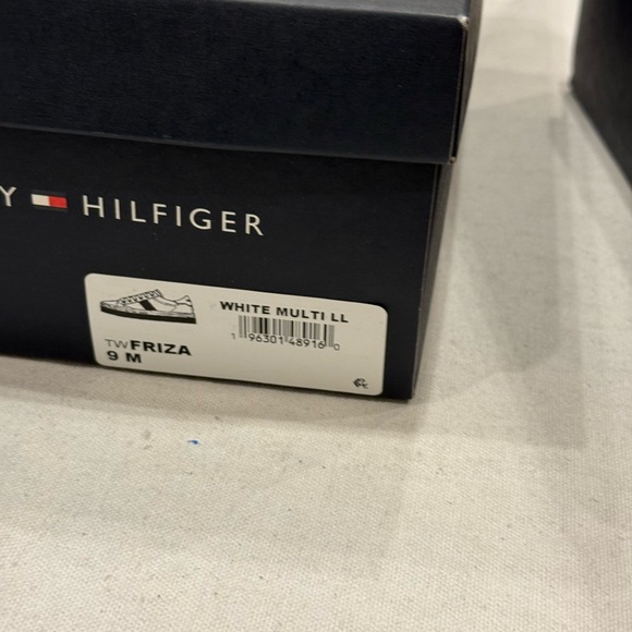 TOMMY HILFIGER FRIZA WOMEN\'S SNEAKERS  COLOR WHITE MULTI